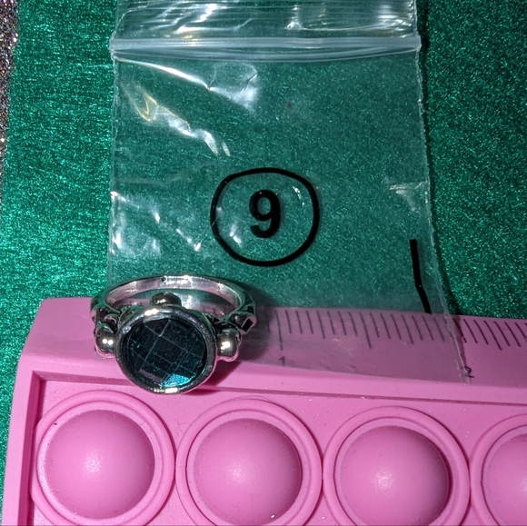 Pirates Of The Caribbean Ring Captain Jack Sparrow Finches Skull Green Crystal 9 - Picture 4 of 13